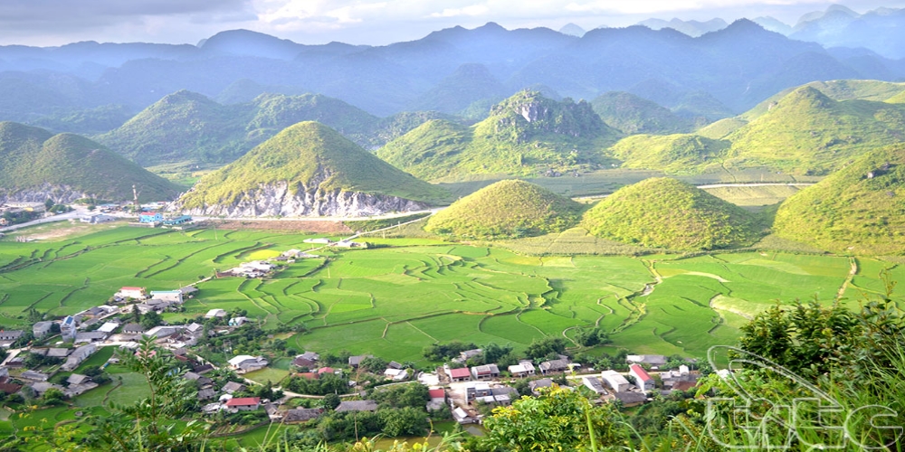 Quản Bạ is a rural district of Ha Giang province in the Northeast region of Vietnam