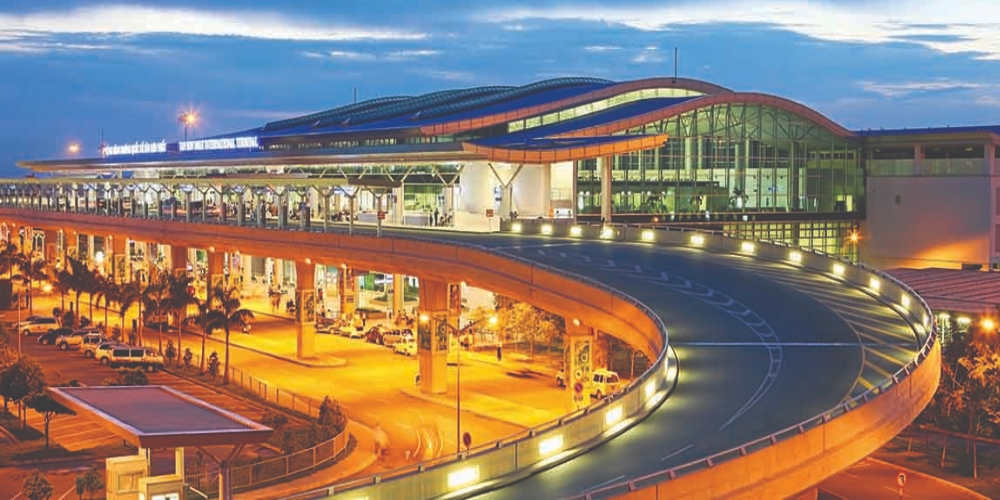 Tan Son Nhat International Airport. hatchback from Mui Ne to HCMC