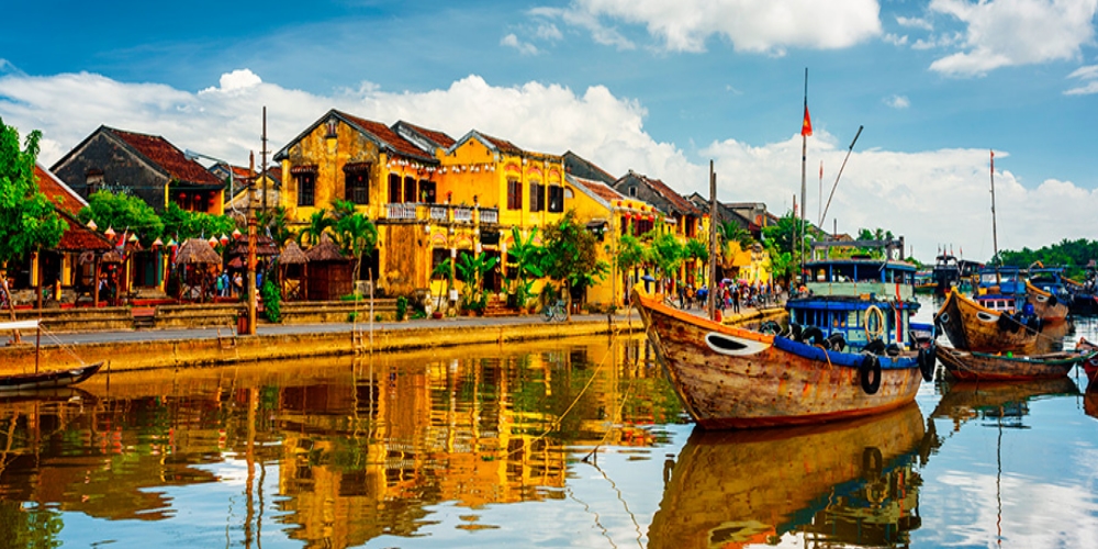 Hoi An. Personalized SUV Driver Service